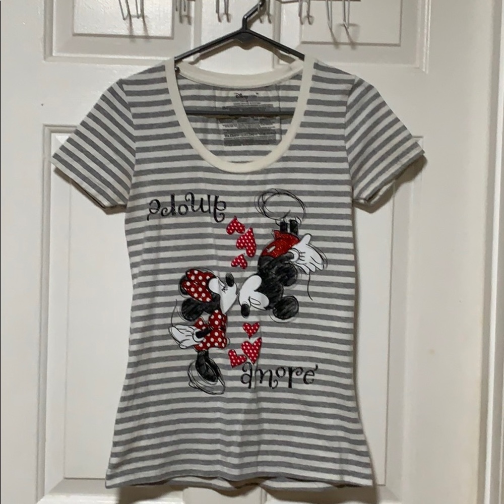 Women’s Small Disney t-shirt
